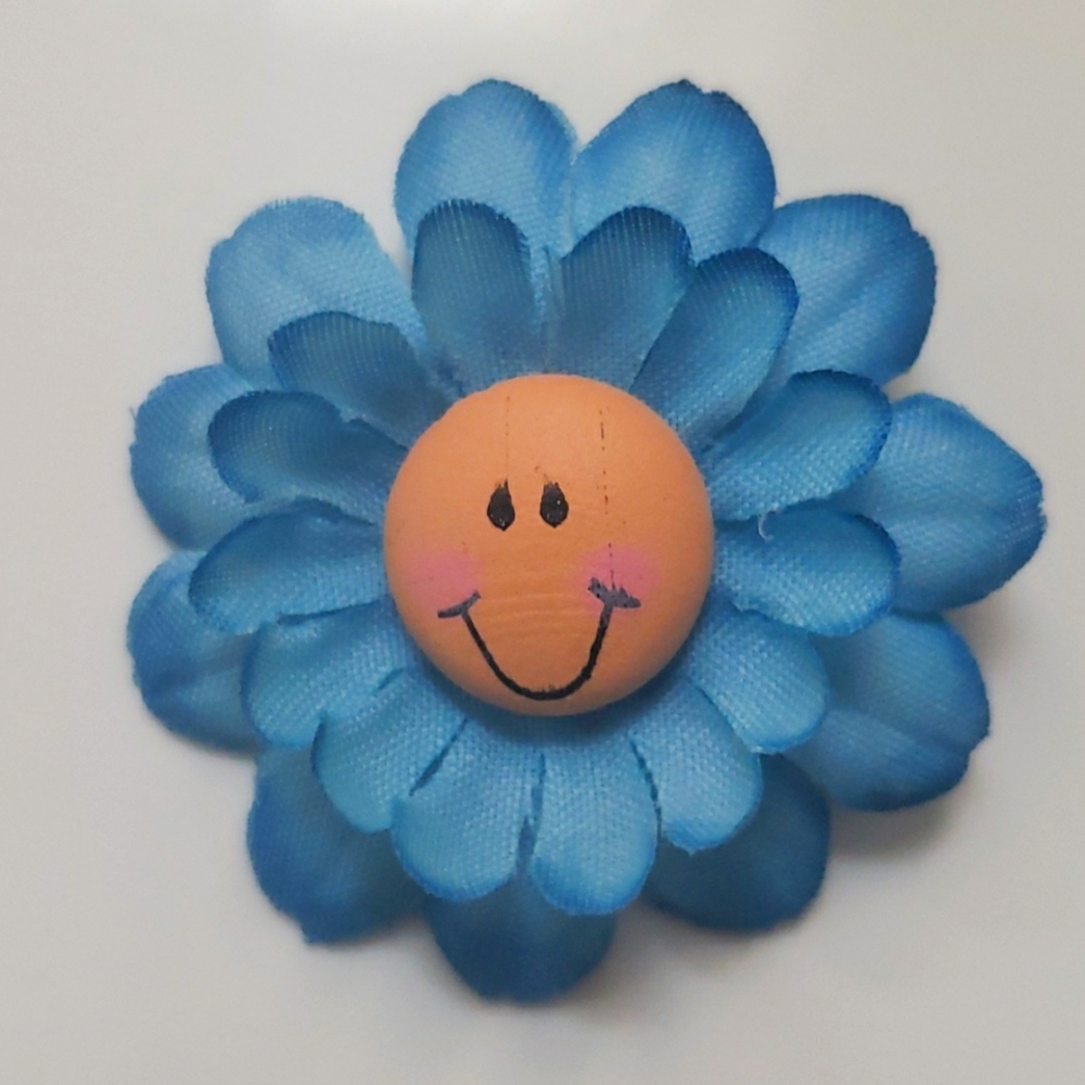 Smiley Face Flower Pin